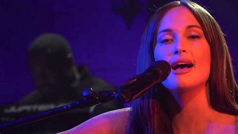 kacey musgraves naked|Kacey Musgraves is the first musician to ever perform fully nude。